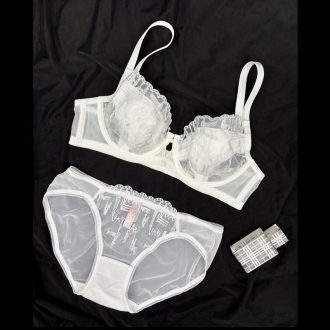 French Intimates Women's Lace Sexy Comfort Bra Set with Steel Ring