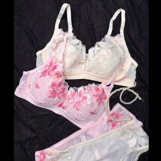 Laser Embroidered Wire-Free Breathable Cotton Bra Set with Thin Mesh Splicing