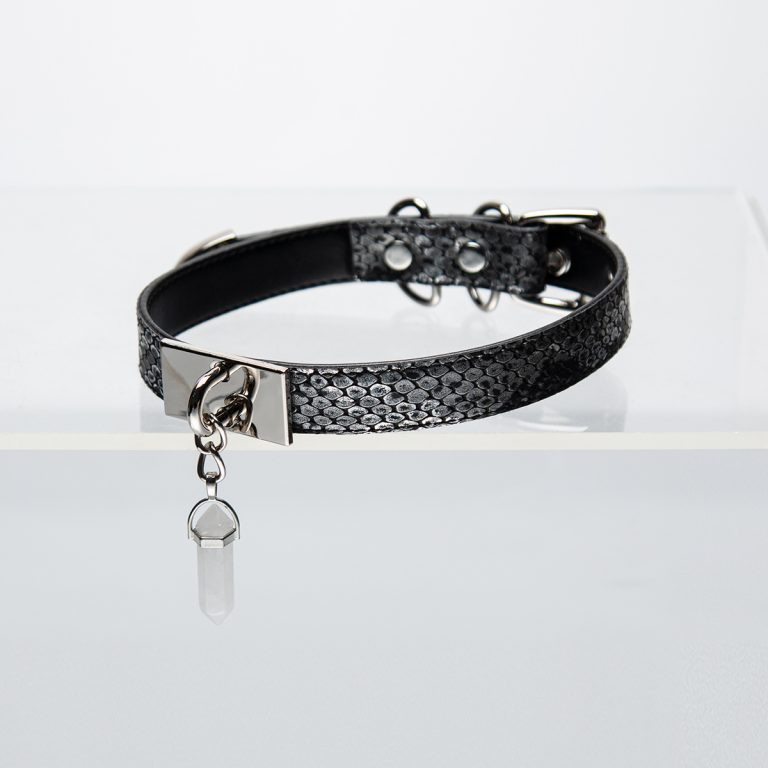 Small culture snakeskin pattern crystal bullet pendant stylish simple choker (without traction rope)