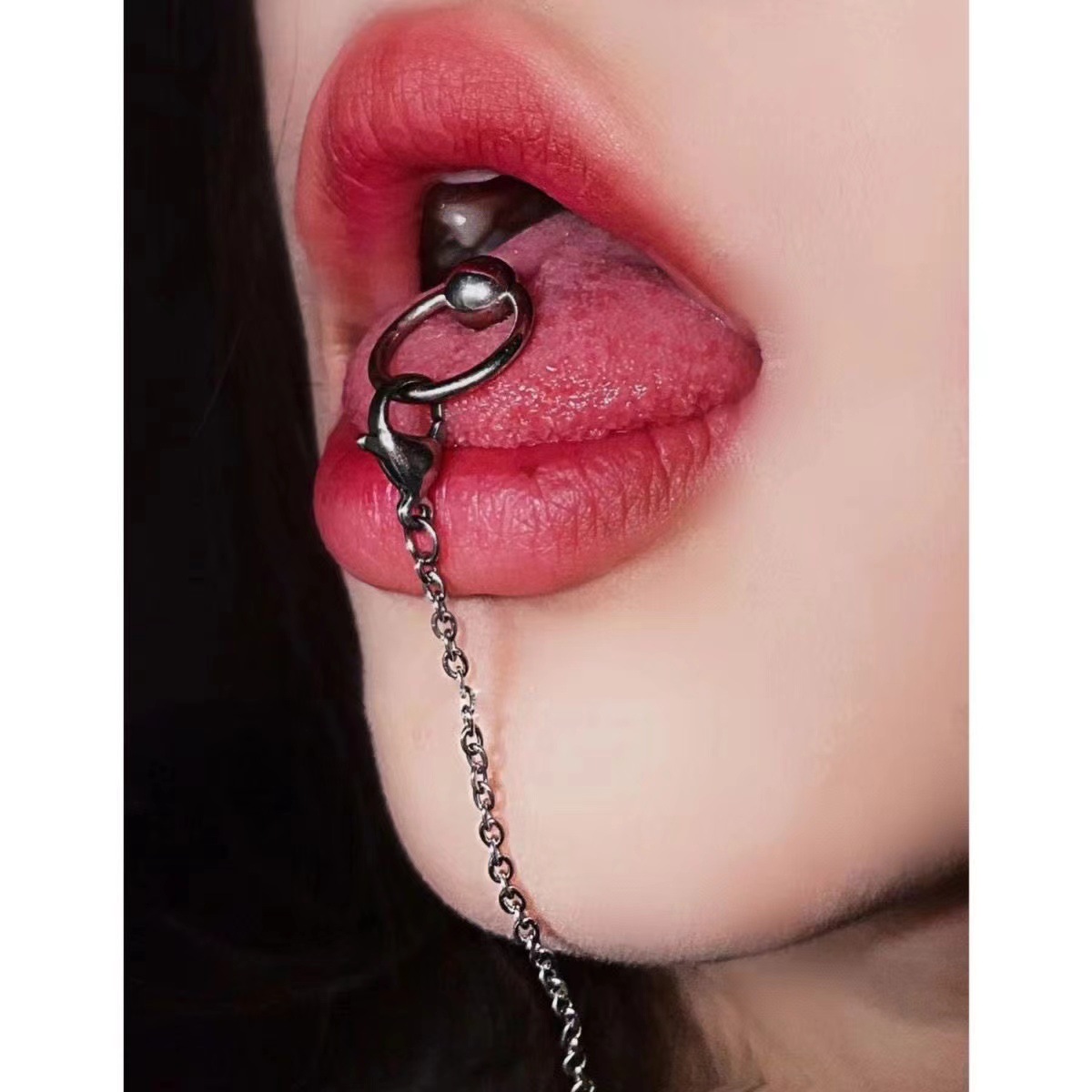 Circle buckle tongue nail stainless steel tongue ring Seiko ring chain tongue decoration new human body piercing jewelry