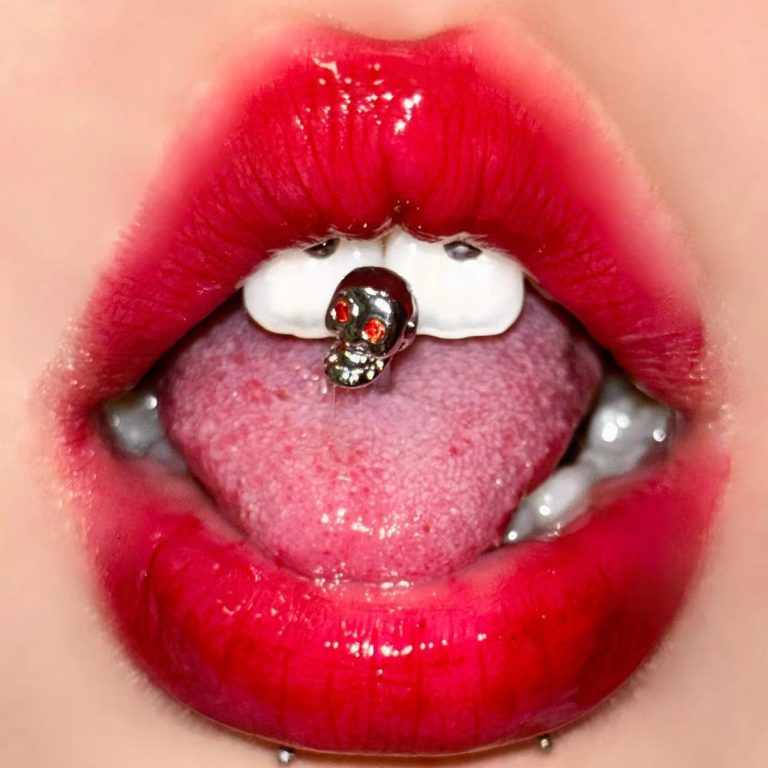 Three-color skull tongue nail stainless steel tongue nail 1.6 thick new European and American style