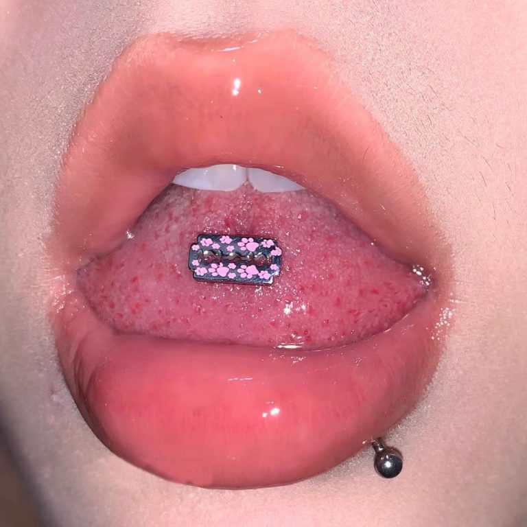 Blade oil drop tongue nail stainless steel pink bear paw tongue around Europe and the United States wind titanium steel tongue decoration