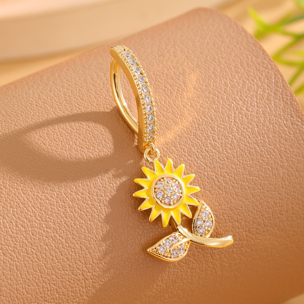 European and American fashion temperament sunflower copper inlaid zircon belly button buckle