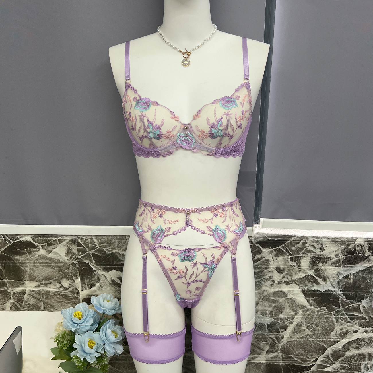 DIER Sexy Lingerie Set: European Lace Embroidery Strap Underwear Kit - Image 7