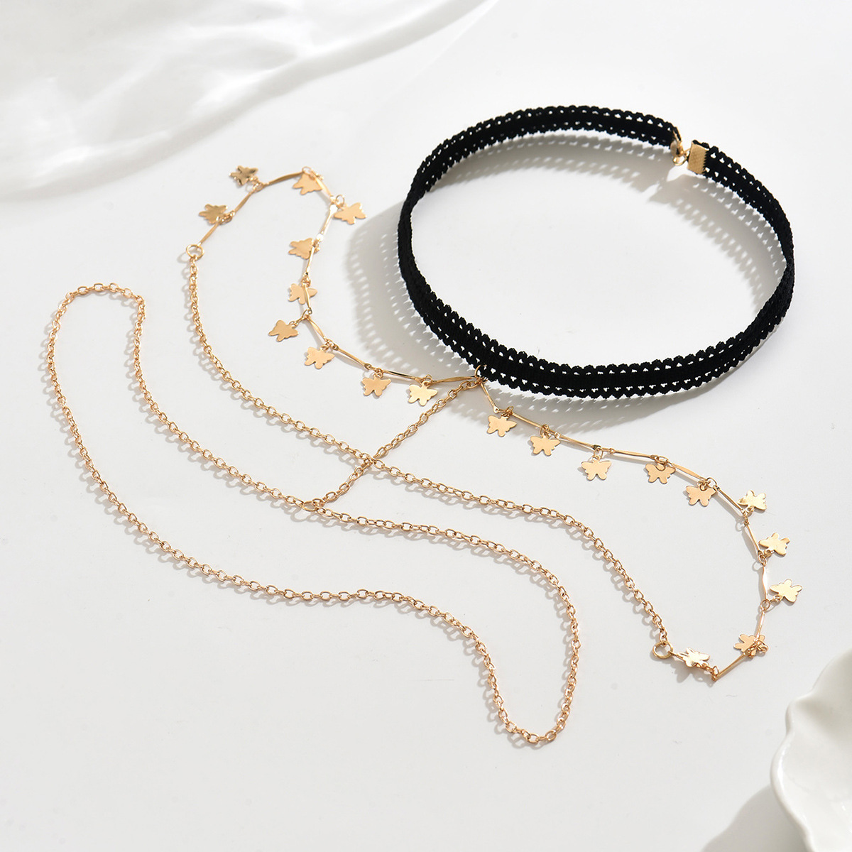 Butterfly Thigh Chain: Sexy Body Jewelry for Women - Image 3