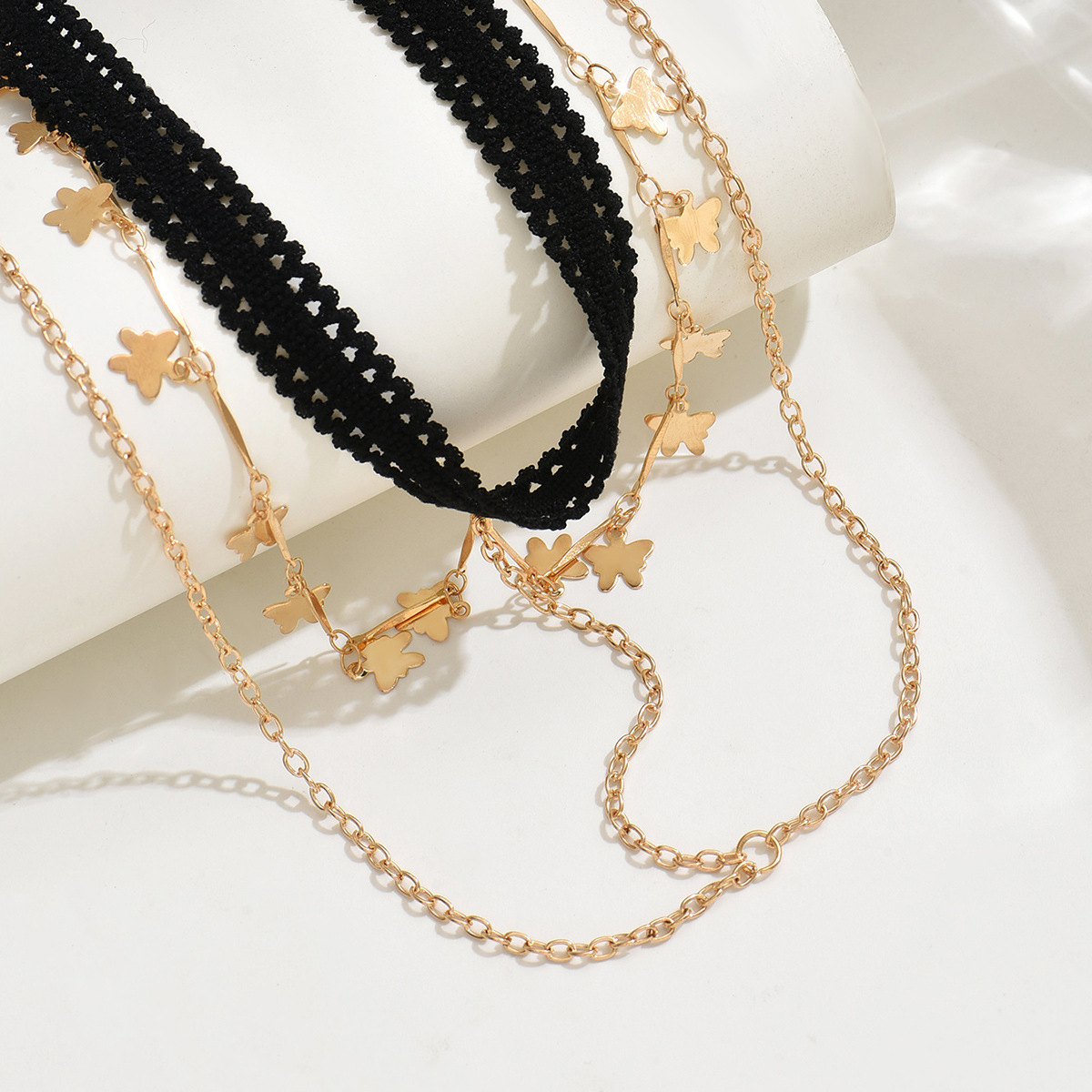 Butterfly Thigh Chain: Sexy Body Jewelry for Women - Image 4