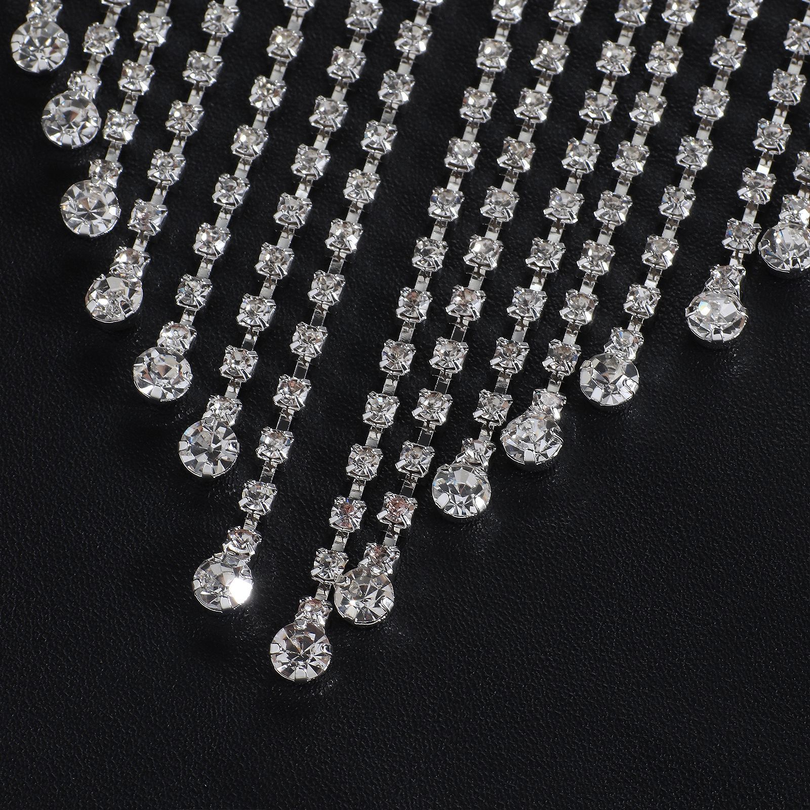 Luxury Rhinestone Body Chain Bra: Sexy Crystal Body Jewelry - Image 4