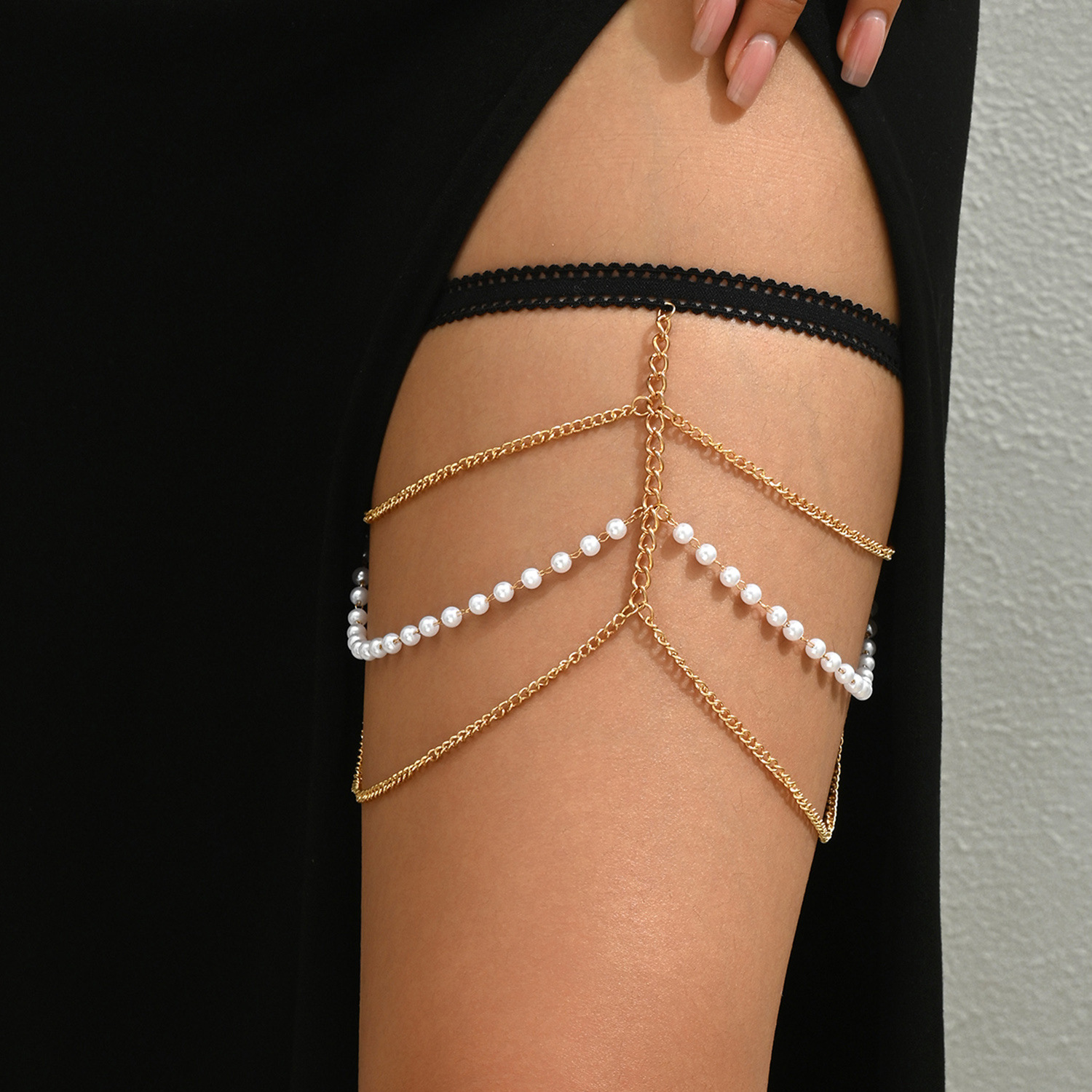 Pearl Thigh Chain: Elegant Body Jewelry for Women - Image 2