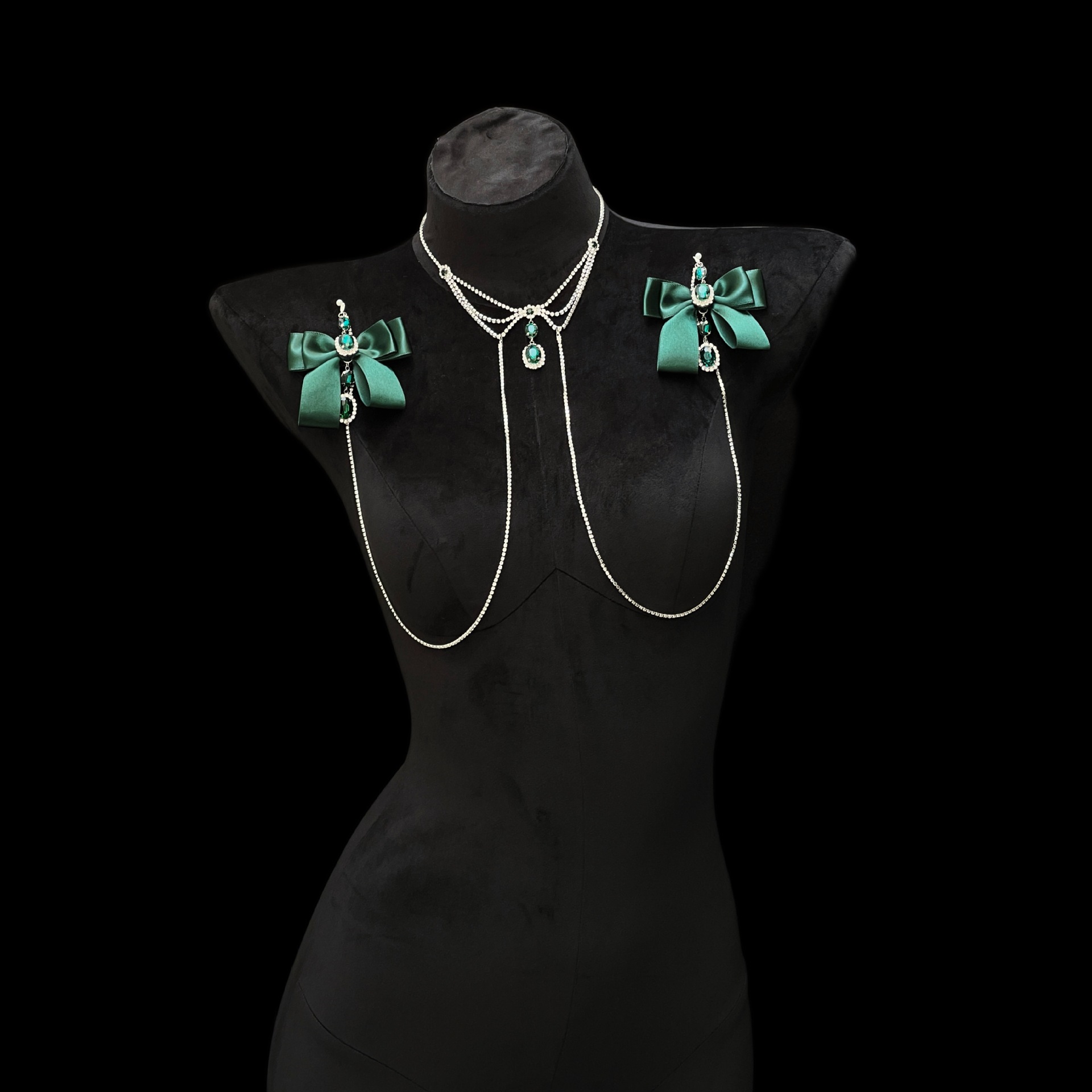 Emerald Bow Nipple Chain with Gemstone Coronation Detail - Image 3