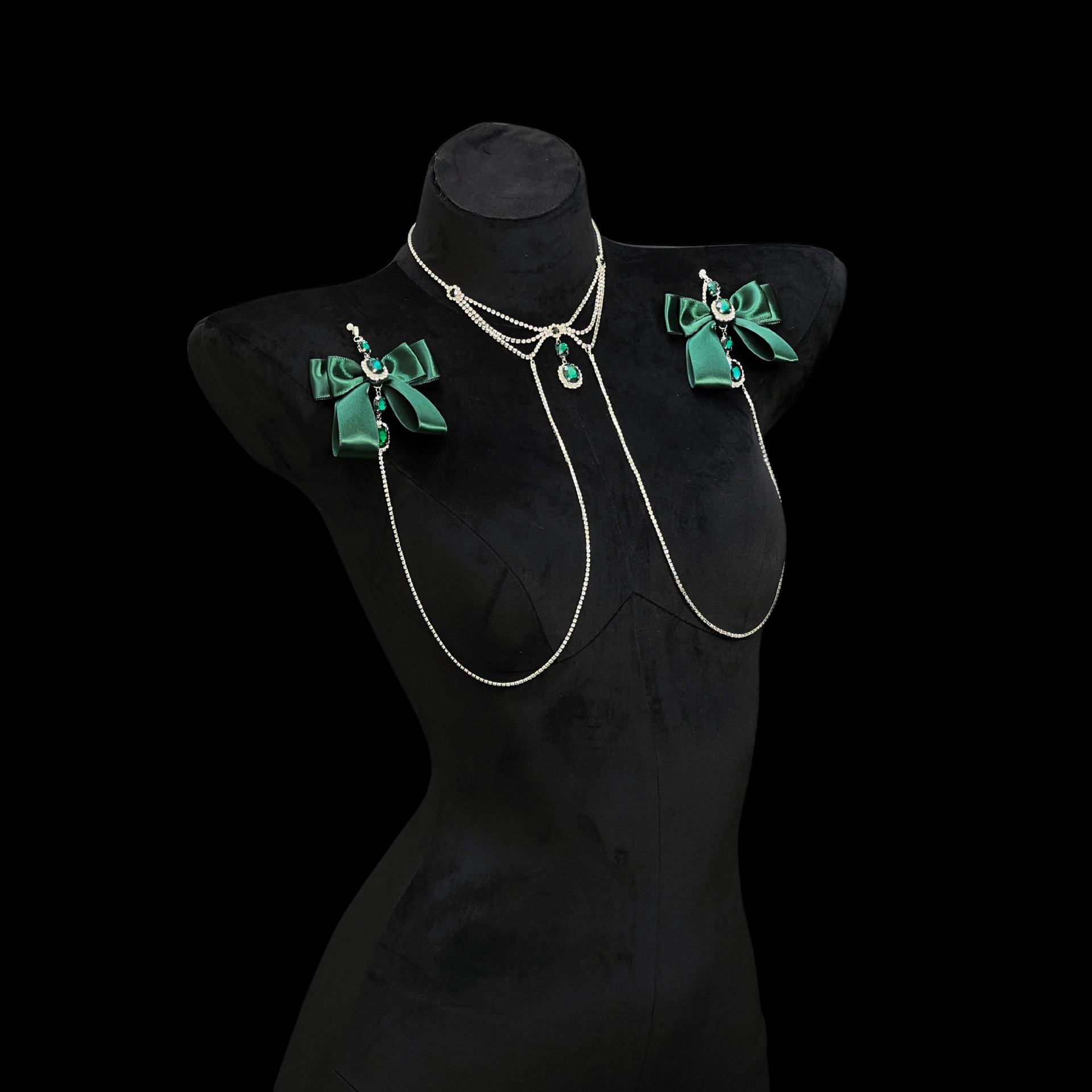Emerald Bow Nipple Chain with Gemstone Coronation Detail - Image 4